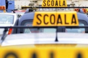 Școală de şoferi cu costuri zero pentru o anumită categorie de tineri