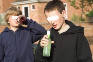 Și-au cumpărat alcool cu banii de la colind: Doi copiii au ajuns la spital în comă alcoolică după ce au făcut „dispărută” o sticlă de coniac