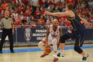 Scandal: CSU Sibiu contestă dreptul CSM CSU Oradea de a folosi doi jucători naturalizaţi în Liga Naţională 