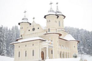 Credincioşii de stil vechi sărbătoresc marţi Crăciunul