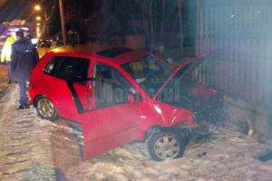 Accident cu patru răniţi după ce un şofer a virat spre o pensiune fără a se asigura
