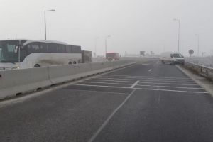 Accident rutier la iesire din Brasov. Implicate doua autoturisme si un autocar cu pasageri, printre care si copii (galerie foto) 