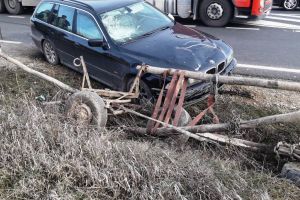 ACUM: Căruţă spulberată de un autoturism BMW, la Pufeşti (FOTO)