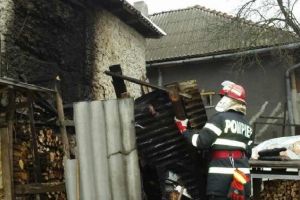 Incendiu în judeţ. O afumătorie a fost cuprinsă de flăcări