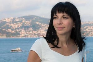 O romanca, noul director general al companiei Avon. Și-a inceput cariera in Constanta