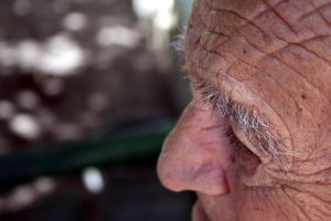 Un botoşănean a încercat să-şi dea foc din gelozie. Îşi acuza soţia de 80 de ani că îl înşeală