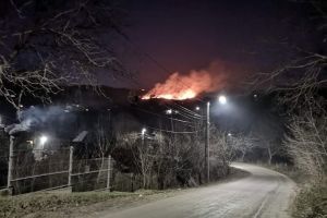OCNIȚA: Livezi arse în urma unui incendiu de vegetaţie provocat de o persoană necunoscută