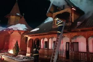 Incendiu la Manastirea Petru Voda. Zeci de pompieri la interventie. Aici este inmormantat parintele Iustin Parvu