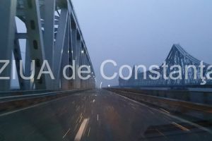 Atentie, daca plecati la drum!: Ninge pe Autostrada Soarelui! (galerie foto+video)