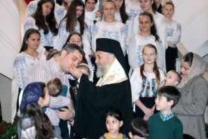 Arhiepiscopul Casian vrea să boteze fiecare al cincilea copil care se va naşte în familiile din eparhie