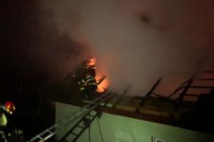 Masuri ferme: Barbatul care a incendiat cabana din Finteusu Mare a fost arestat