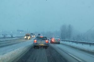 Poliţiştii botoşăneni, recomandări pentru şoferi pe fondul codului galben de ninsori