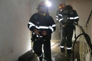 Incendiu de apartament în Luduş! O victimă, transportată la SMURD!