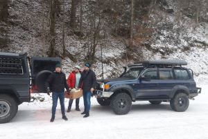 Pentru 30 de familii nevoiaşe din Rodna şi Valea Vinului, generozitatea e 4×4 (FOTO)