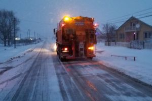 Se circulă pe toate drumurile din judeţ. Drumarii au lucrat toată noaptea