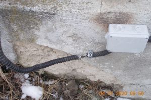 Mai multe străzi din Făgăraş, în beznă, din cauza hoţilor de cabluri