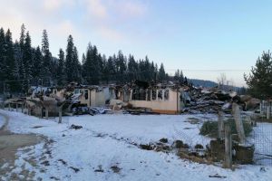 Căminul cultural, în care se aflau şcoala şi grădiniţa din Dornişoara, distrus de un incendiu