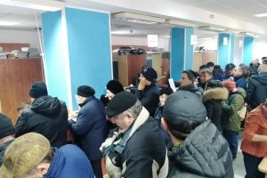 FOTO Aglomeraţie la plata taxelor şi impozitelor locale pe 2020. Sute de botoşăneni au achitat deja obligaţiile către Primăria Botoşani