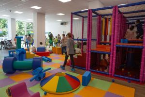 Primăria Alexandria a demarat lucrările pentru primul loc de joacă interior