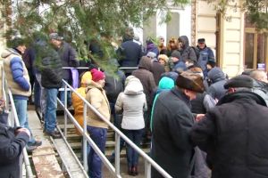 FOTO: Focşănenii au luat cu asalt SC Parking, în prima zi lucrătoare din 2020