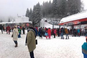 Primii turişti care petrec Crăciunul pe rit vechi au ajuns în Poiana Braşov