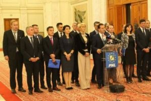 Continua angajarile pe pile sub comanda lui Orban. Un greu PNL şi fiul de nota 3, instalaţi în funcţii-cheie