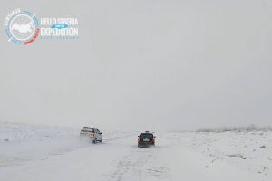 FOTO. Soţii Bertici au traversat râul îngheţat şi au ajuns în cel mai rece oraş din lume