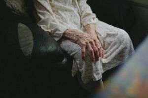 Șocant! O femeie a fost violată de un individ care a intrat peste ea, în casă