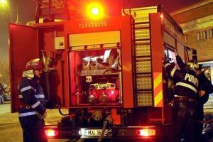 Masina in flacari, in Braila/ Soferul, beat crita, a bagat in spital pasagerul