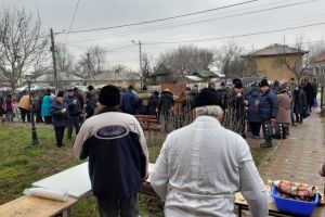 Fasole cu ciolan, vin fiert şi muzică bună la Suhaia, de Bobotează