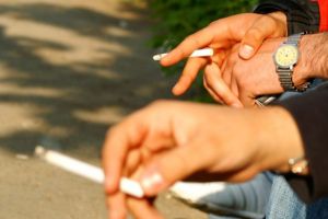 Controale inopinate în şcolile din judeţul Harghita. Elevii depistaţi fumând au fost amendaţi