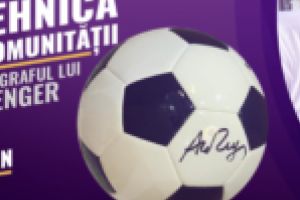 Licitează pentru o minge cu semnătura lui Arsene Wenger! Poţi salva viaţa unui suporter polist