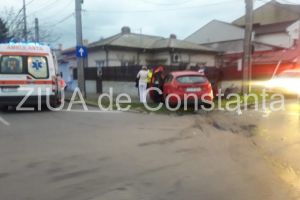 Constanta: Accident rutier la intersectia strazilor Izvor cu Rasuri. O masina a intrat intr-un gard