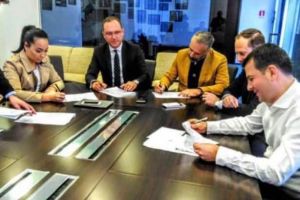 Perioadă de transferuri şi în politică. PNL „semnează” cu cinci deputaţi „rămaşi liberi de contract” de la „rivala” ProRomânia