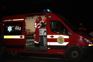 Maşină în şanţ la Sibiu – Un bărbat e lovit tare la cap