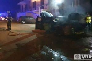 FOTO, VIDEO| INCENDIU la un autoturism în Alba Iulia. Au intervenit pompierii