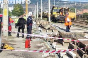 Proiectil neexplodat găsit la Gara din Gherla. Un utilaj l-a scos la suprafaţă VIDEO