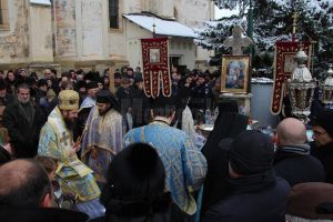Sute de credincioşi au luat Agheasma Mare la Mănăstirea ”Sf. Ioan cel Nou de la Suceava”