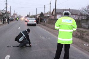 Pieton accidentat la Sărmaş. Șoferul a crezut că victima a decedat