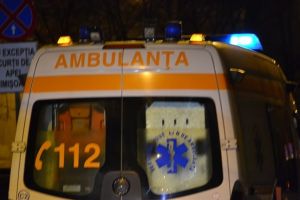 Bărbat băgat în spital de un botoşănean de 20 de ani. L-a lovit cu maşina