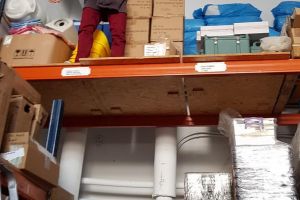 „Omul Păianjen” la Spitalul Municipal din Oradea: Un magazioner acuză condiţiile de muncă periculoase, cu căţărări la înălţime, în frig şi întuneric (FOTO / VIDEO))