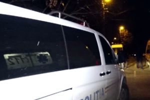 DUPĂ ACCIDENT, ȘOFERUL ȘI-A VĂZUT DE DRUM