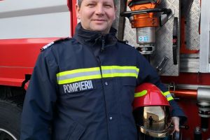 Reacţie fabuloasă a unui pompier din Botoşani după ce a salvat o femeie dintr-o maşină în flăcări, în timpul liber: Eu nu am făcut nimic special. Mi-am făcut doar datoria de om