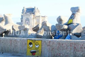 Fotoreportaj:  Stabilopozii de la Poarta 1 au devenit personaje care anima soferii ce parcheaza in zona