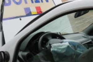 Maşină de Poliţie aflată în misiune, implicată într-un accident rutier