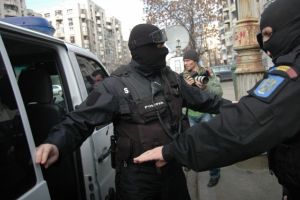 Braila, luata cu asalt de politisti / Oamenii legii au dat navala in mai multe locuinte si sedii comerciale. Prejudiciu record de milioane de euro