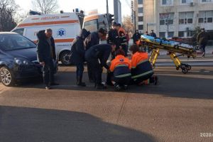 Pieton lovit de o maşină la intersecţia străzilor Dunării şi Colfescu, din Alexandria