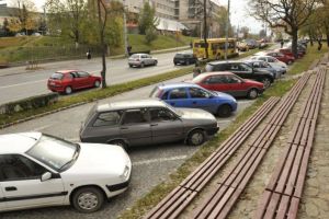 Surpriză pentru sibienii cu masini electrice – Vor putea parca gratuit oriunde în oraş
