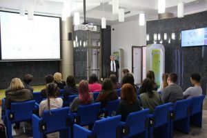 Cursuri de educaţie financiară pentru aproape 1.400 de elevi din judeţ