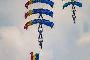 Cursuri gratuite de paraşutism şi planorism la Aeroclubul Suceava